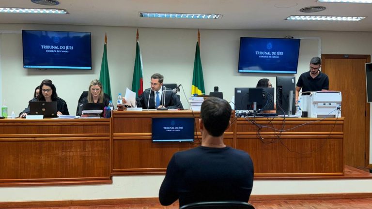 Mulher recebe sentença de 26 anos por assassinato de fotógrafo em Canoas