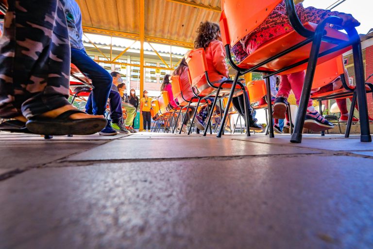 Alerta do IBGE destaca preocupações com saúde mental de jovens