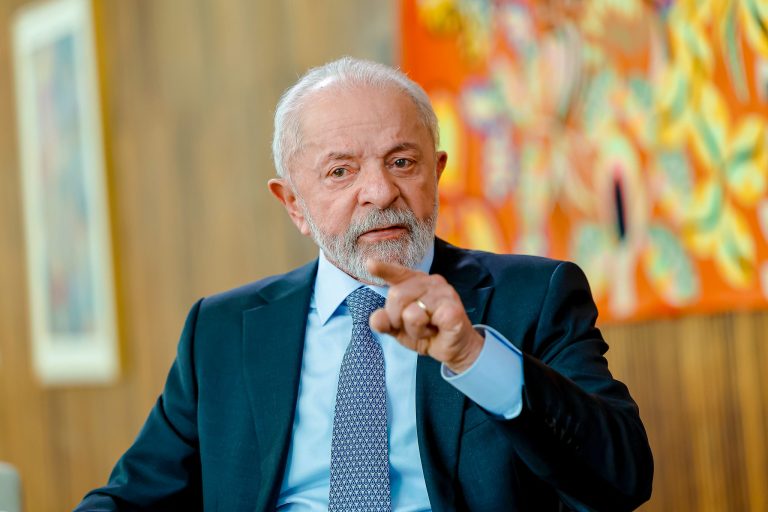 Lula propõe ao Congresso a extinção da jornada de trabalho 6×1