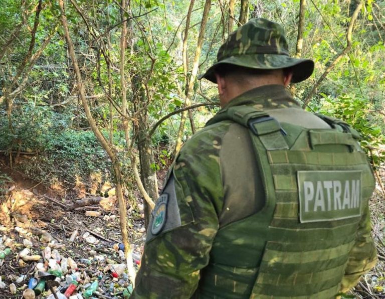 Brigada Militar encontra despejo ilegal de esgoto no curso d’água do Arroio Pinheiro Torto