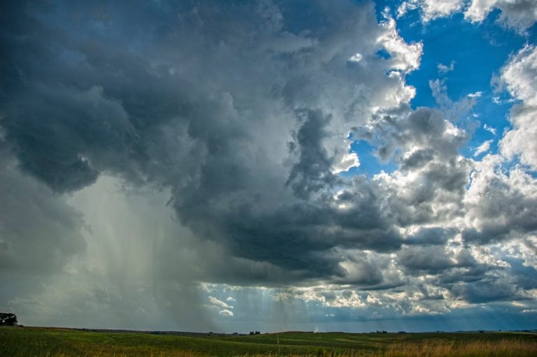 Quarta-feira promete pancadas intensas de chuva e ventos no interior do Rio Grande do Sul