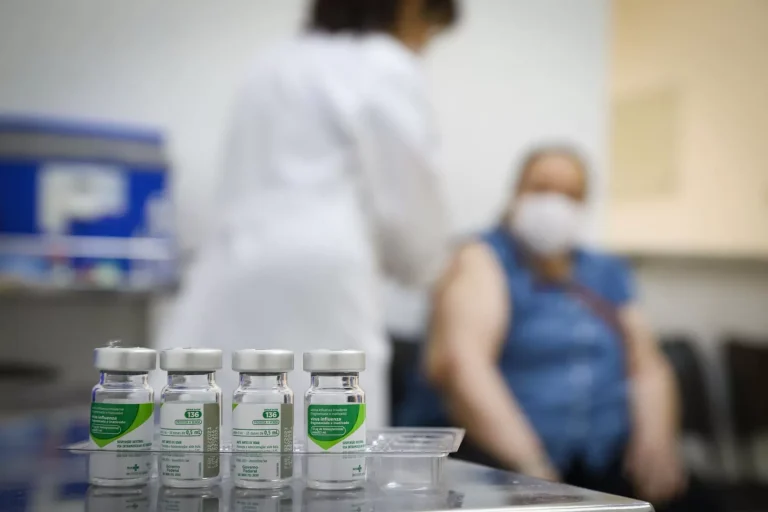 RS recebe nova remessa de vacinas em meio ao aumento das internações por gripe