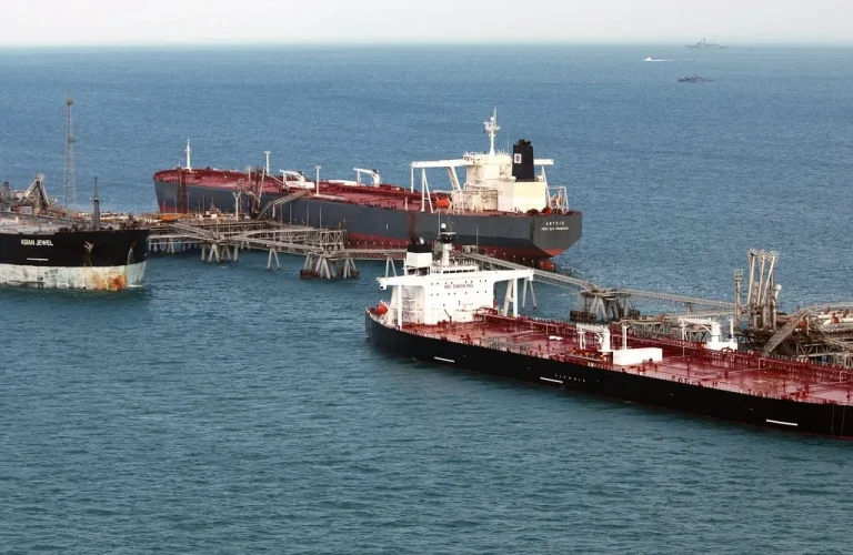 Irã anuncia reabertura de navegação no Estreito de Ormuz