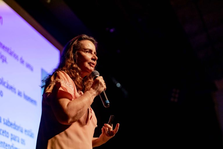 EM CAXIAS DO SUL: Lúcia Helena Galvão leva a Caxias do Sul palestra inédita sobre os princípios que ajudam a compreender os desafios da vida moderna