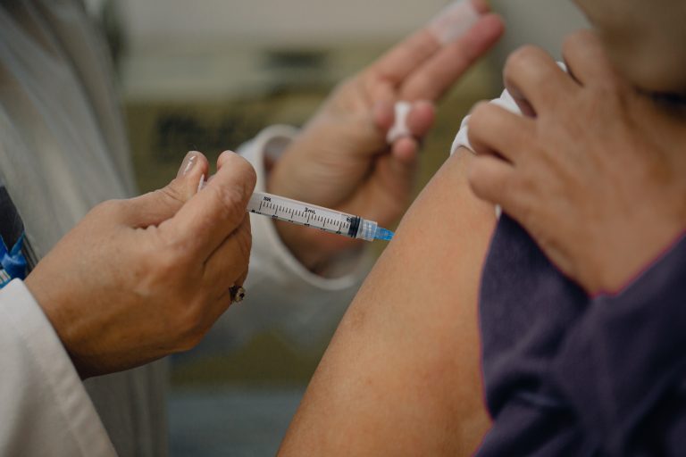 Vacinas de covid-19 receberão atualização para enfrentar novas cepas