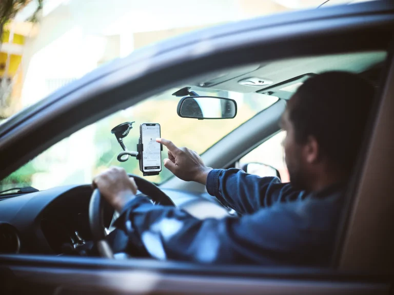 Justiça autoriza Uber a suspender motoristas com conduta imprópria
