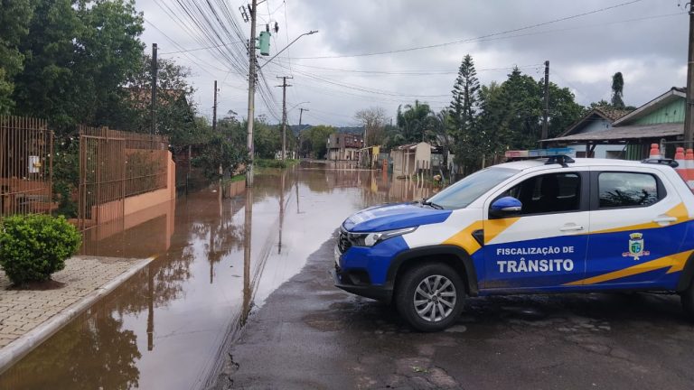 Tempestades afetam 85 cidades do RS, causando ferimentos e desalojamento de 149 pessoas