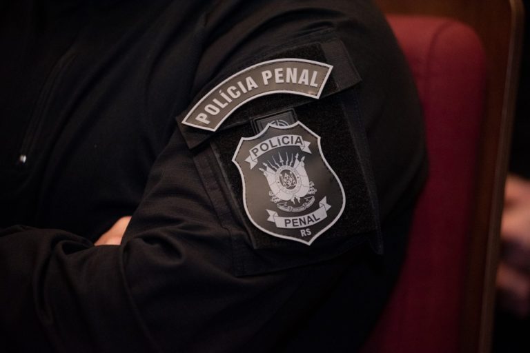 Agente penitenciário detido após permitir fuga de prisioneiro em Charqueadas